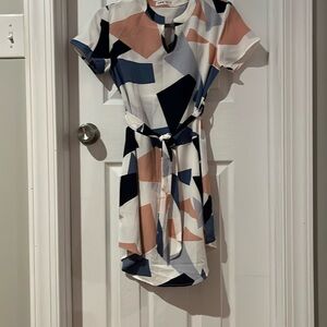 Dress with multiple shapes and a bow which is able to come out